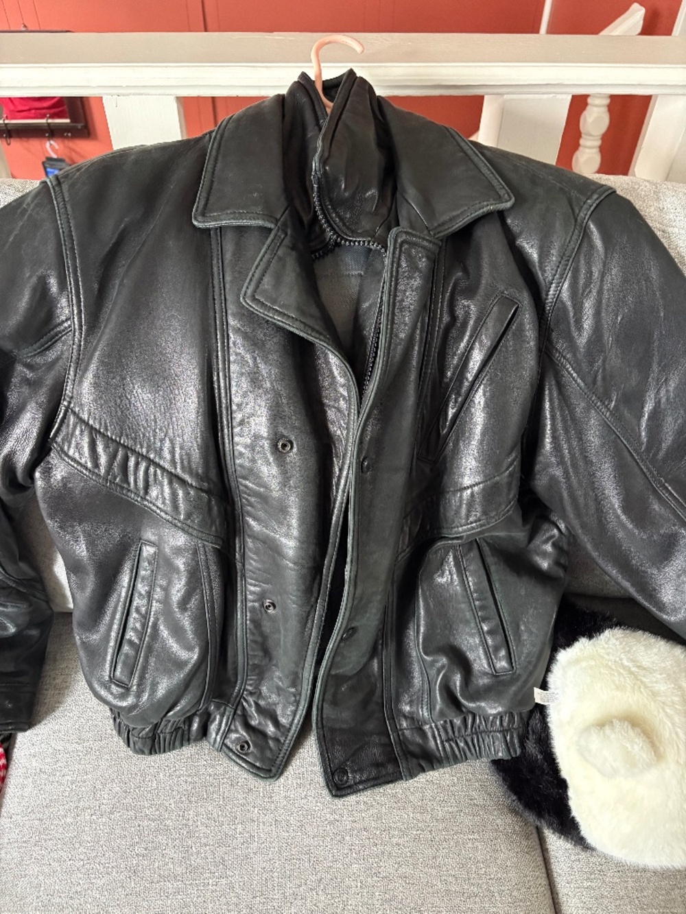 Vintage men’s leather bomber jacket
